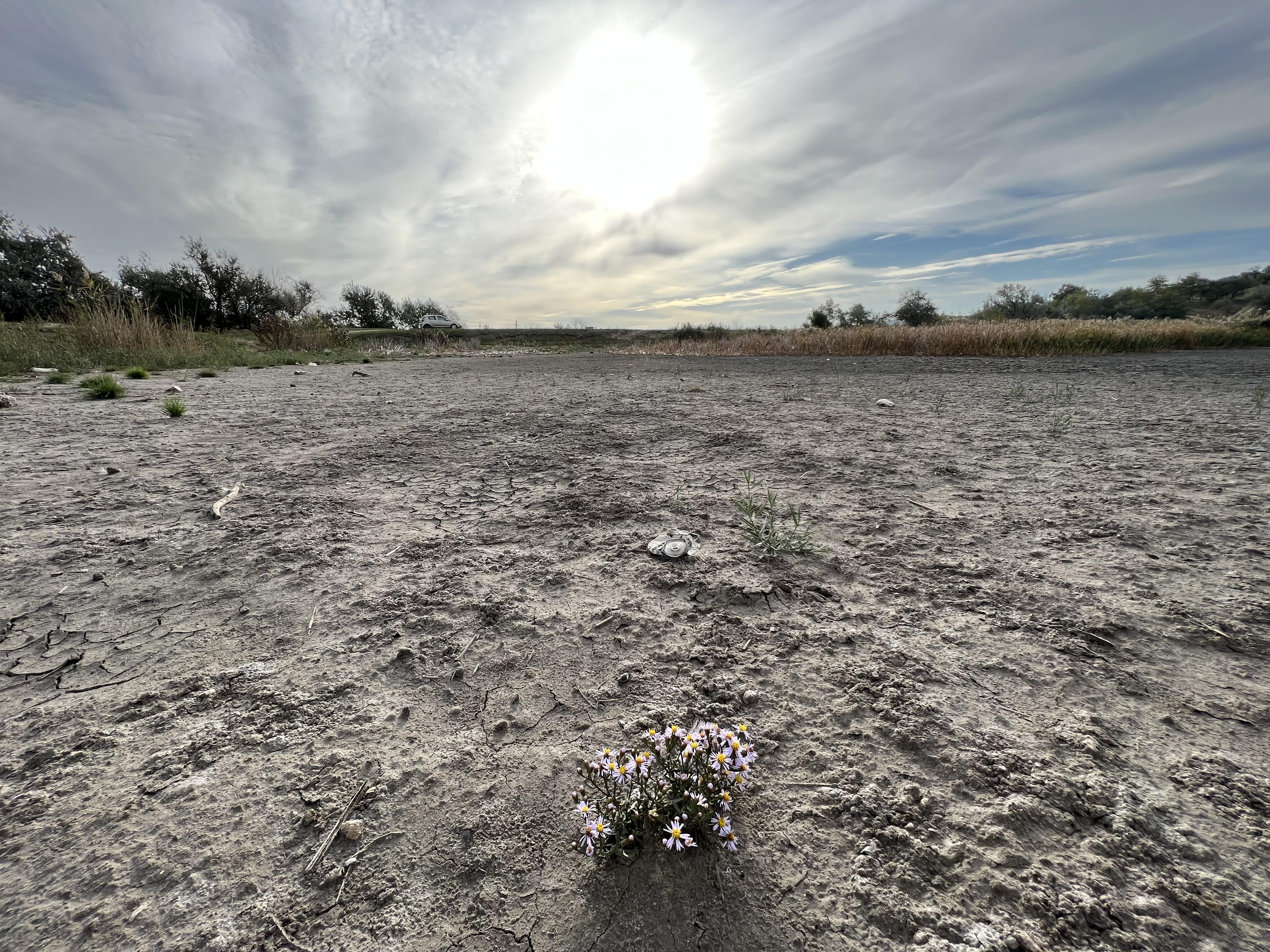 Dry lake in Flamenzeni.